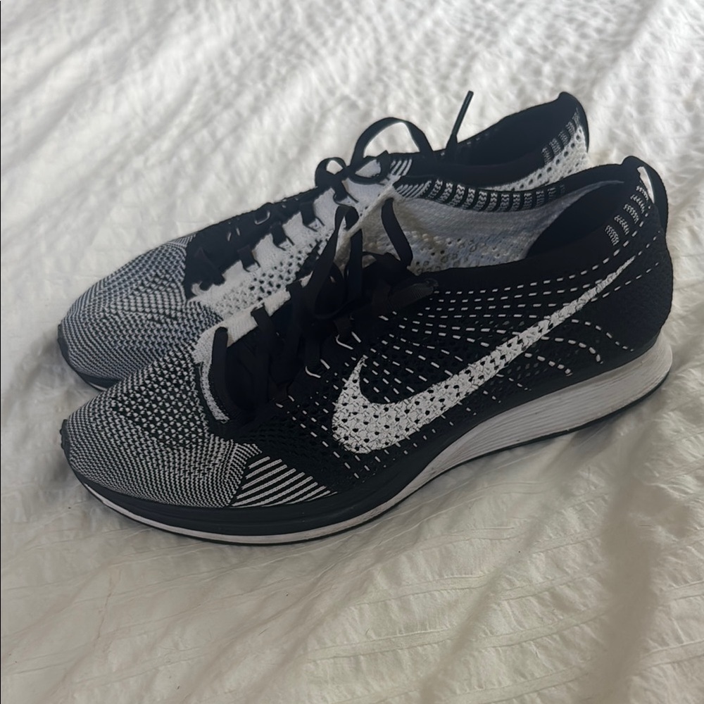 Nike Black and White Athletic Running Shoes - Picture 2 of 6